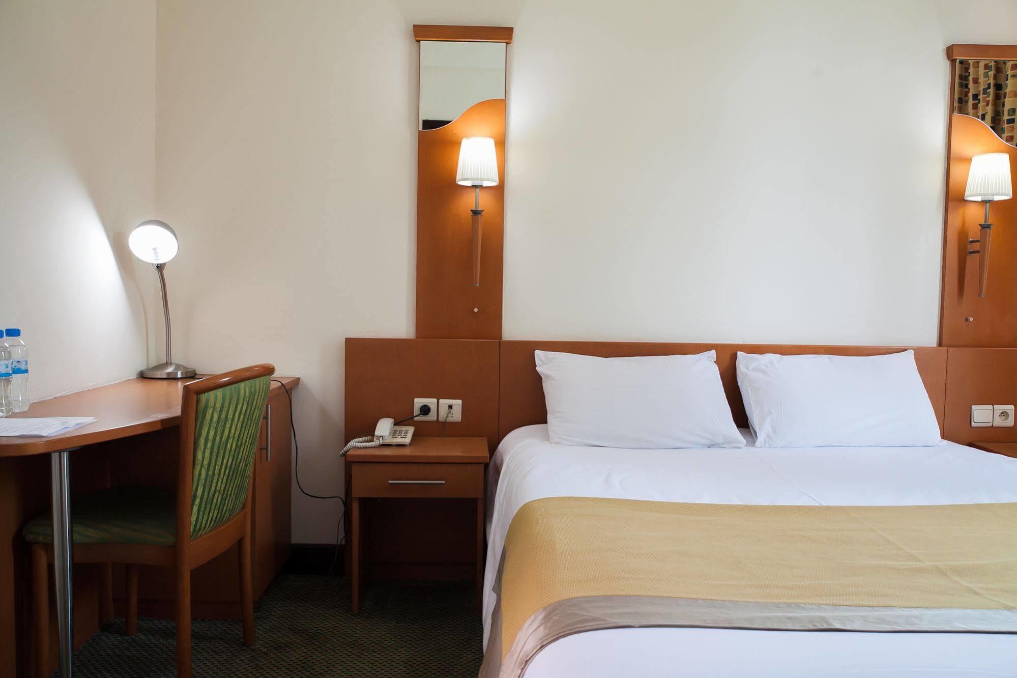 Gorillas City Centre Hotel Kigali Exteriör bild