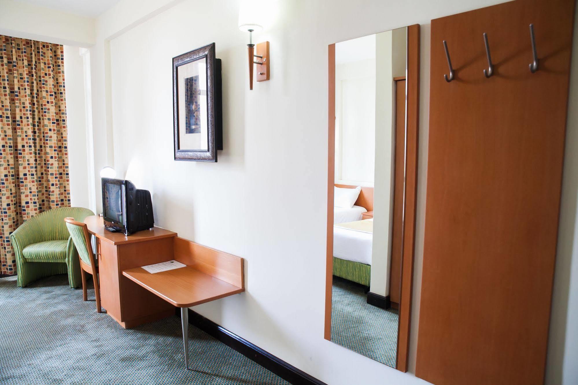 Gorillas City Centre Hotel Kigali Exteriör bild